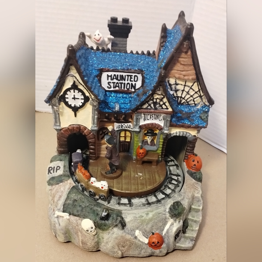 Rare Avon Scary Haunted Halloween Village Station Set
